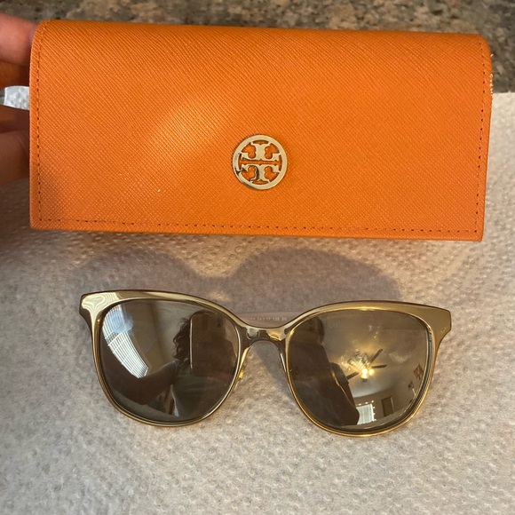 Tory Burch Sunglasses - Picture 7 of 8